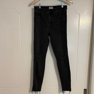 Madewell 9" Distressed Skinny Jeans in Black